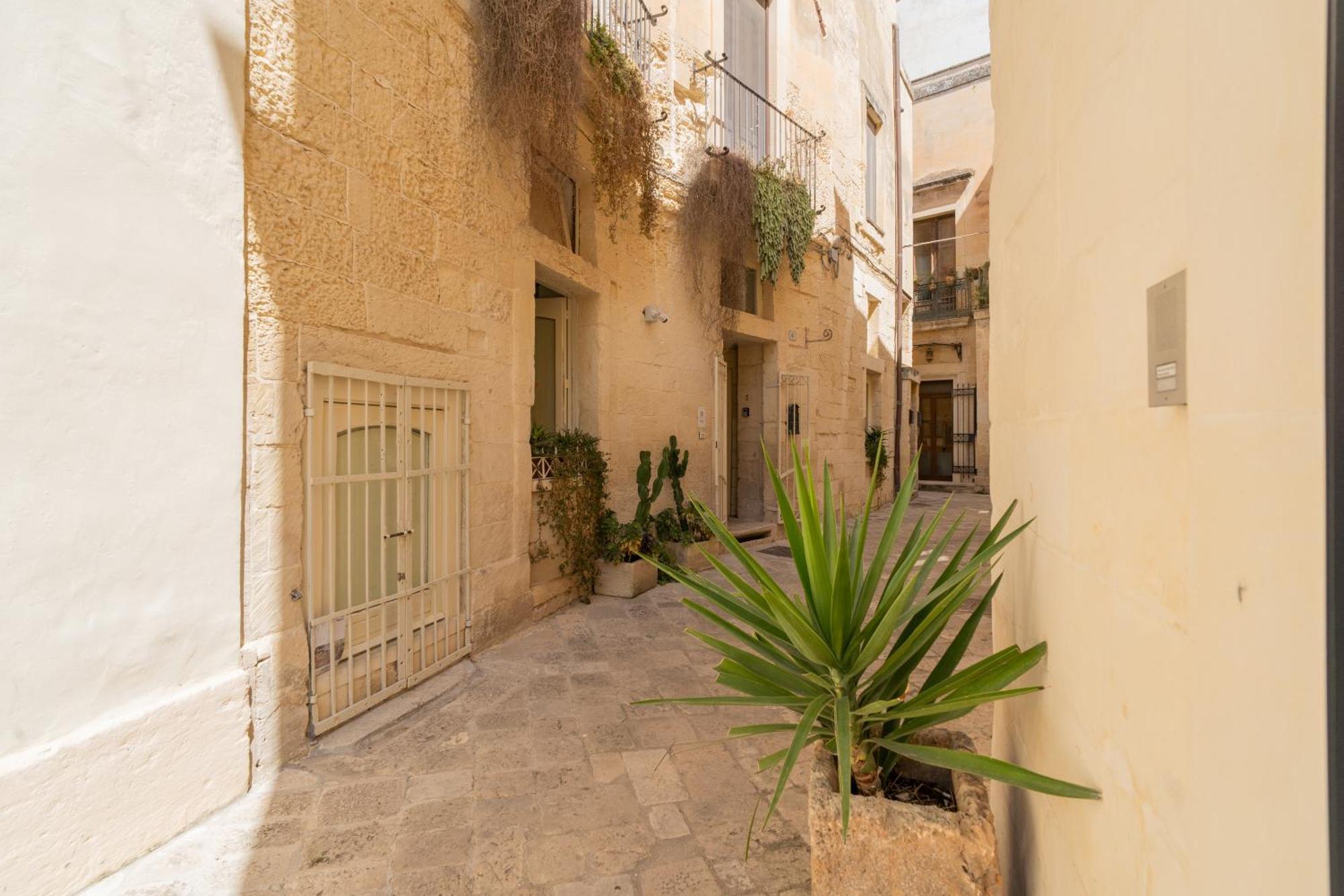 Dimora Barocca Luxury Suites Lecce Esterno foto